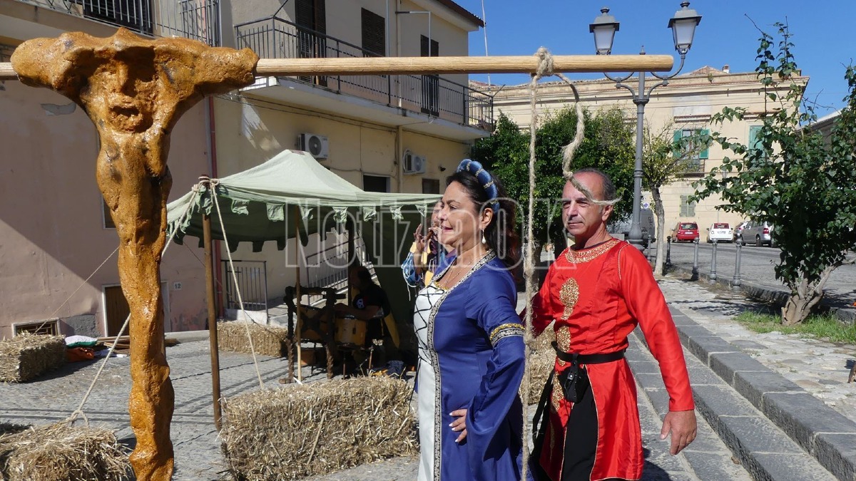 Vivere la storia - Crotone medioevo Piazza Castello - foto redazione 18.10.2026