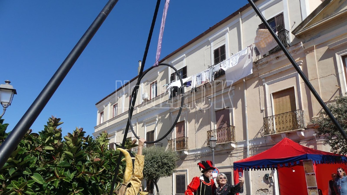 Vivere la storia - Crotone medioevo Piazza Castello - foto redazione 18.10.2026