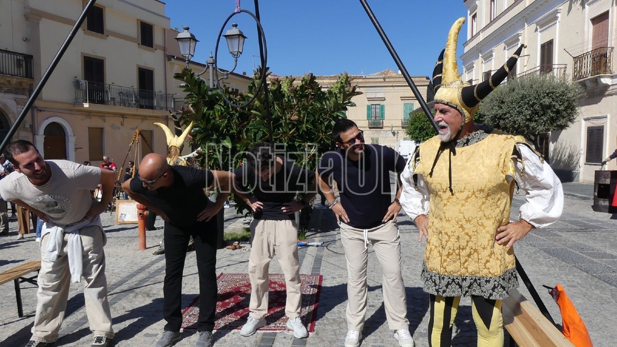 Vivere la storia - Crotone medioevo Piazza Castello - foto redazione 18.10.2026