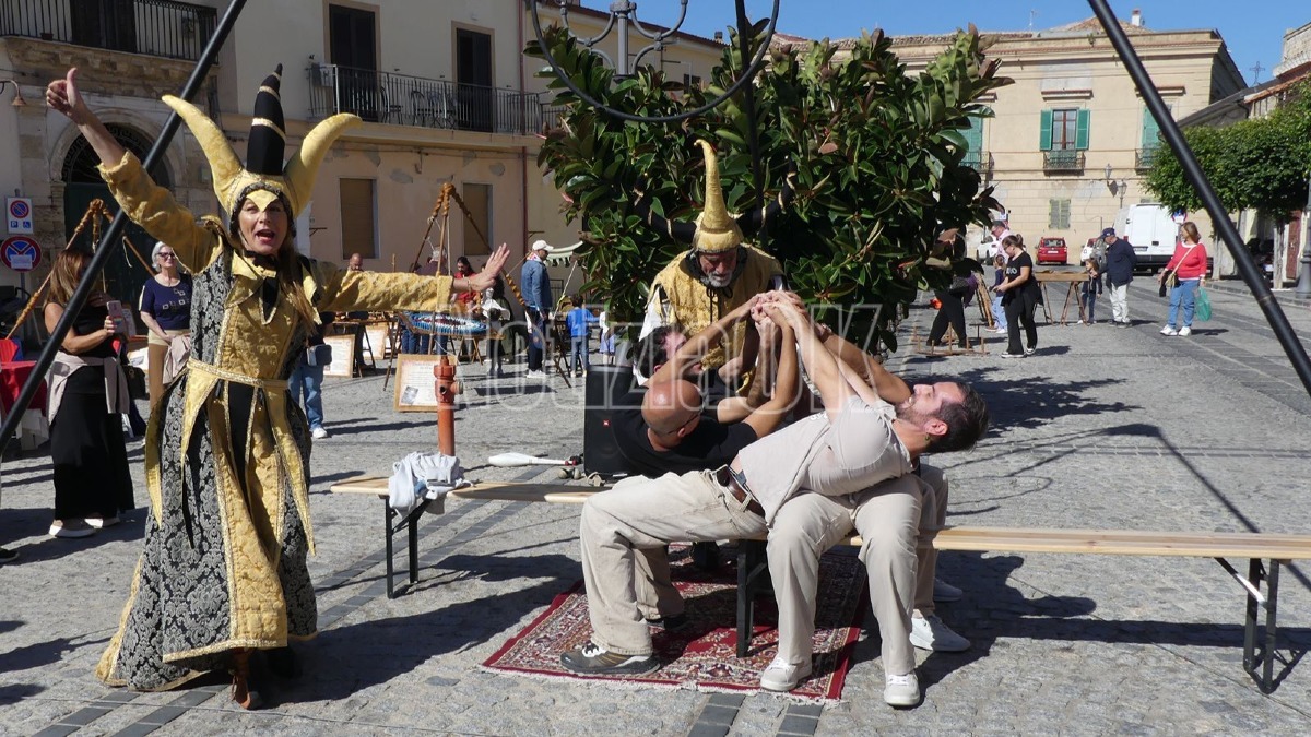 Vivere la storia - Crotone medioevo Piazza Castello - foto redazione 18.10.2026
