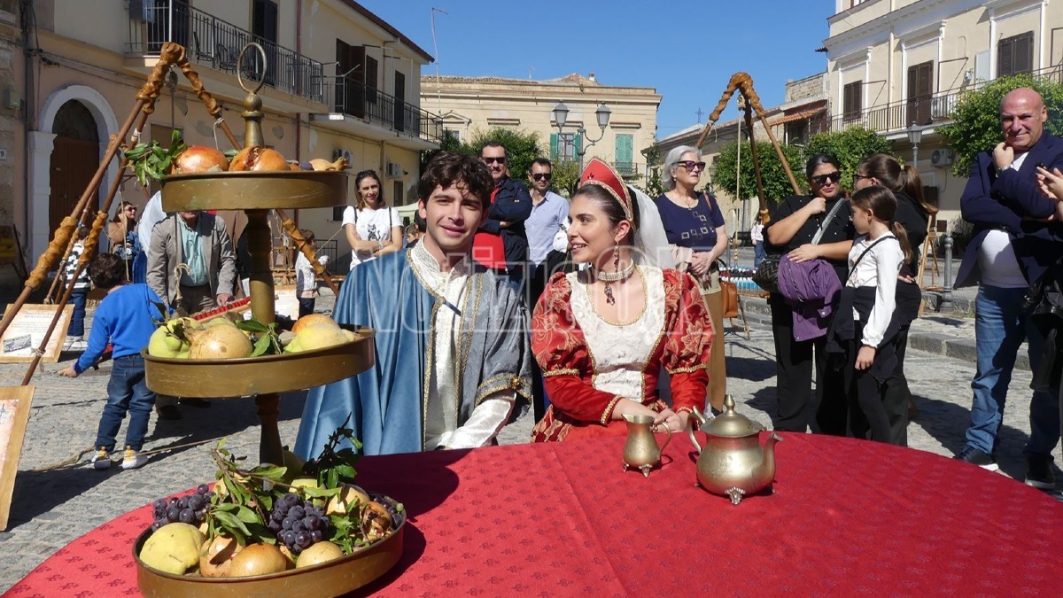 Vivere la storia - Crotone medioevo Piazza Castello - foto redazione 18.10.2026