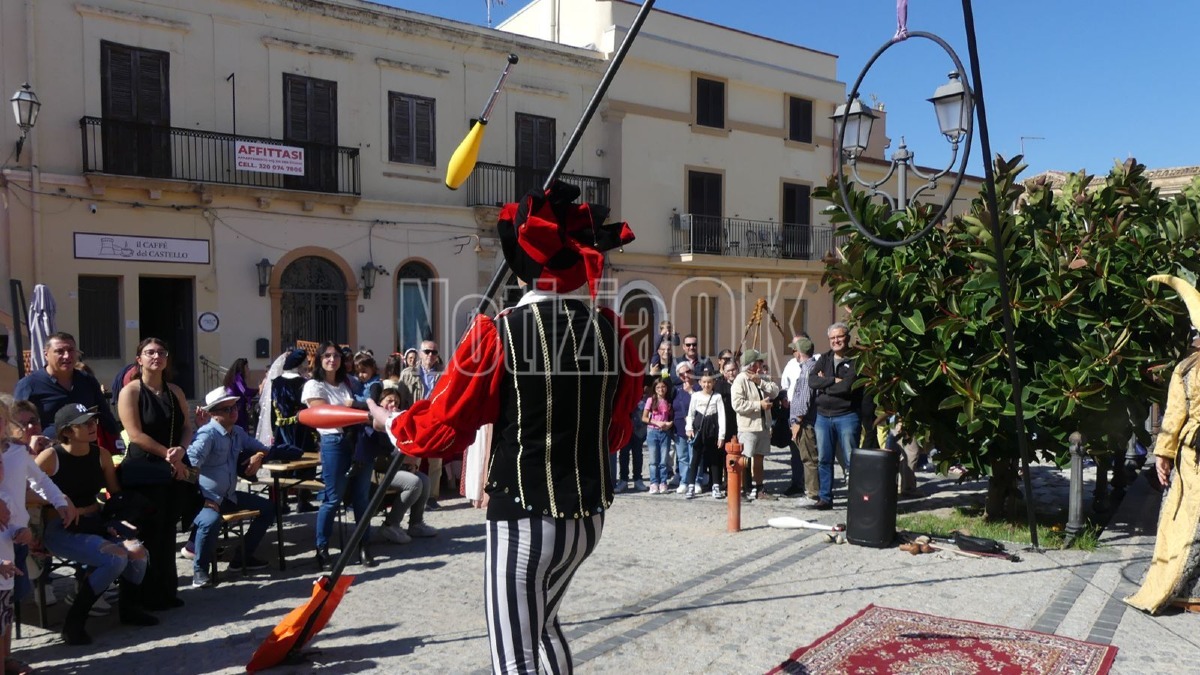 Vivere la storia - Crotone medioevo Piazza Castello - foto redazione 18.10.2026