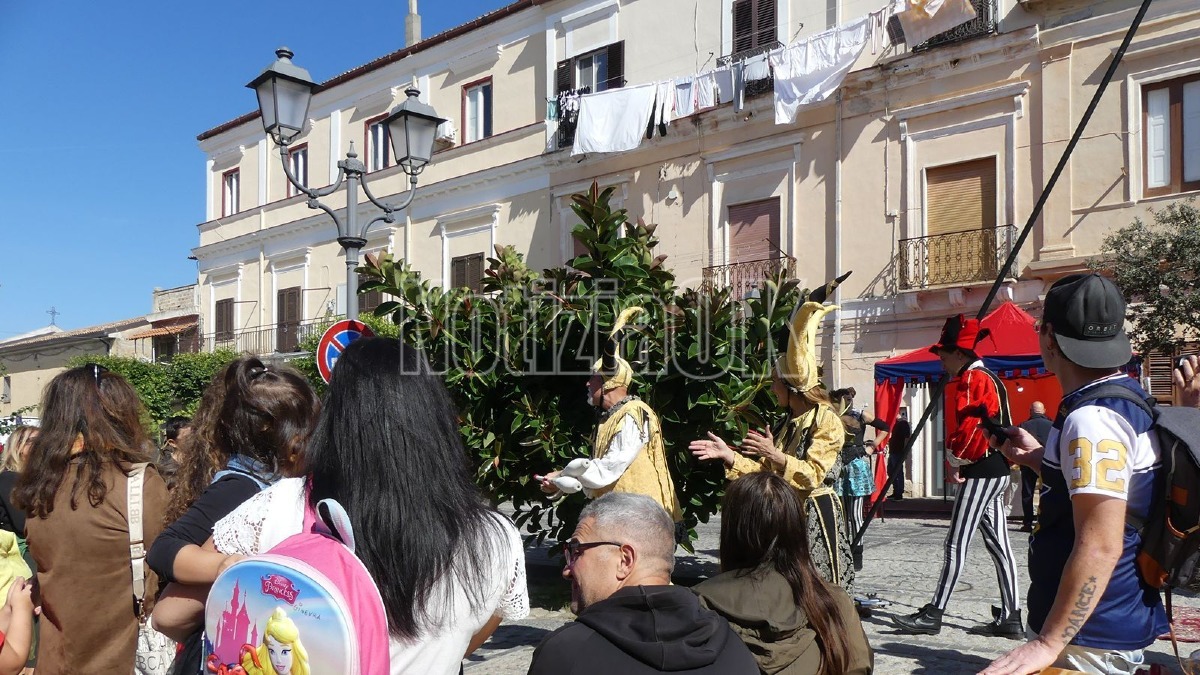 Vivere la storia - Crotone medioevo Piazza Castello - foto redazione 18.10.2026
