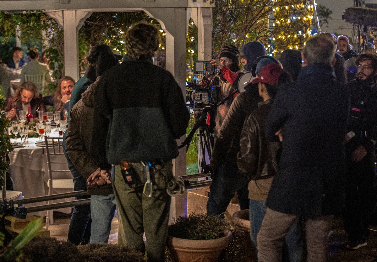 Amici per caso 2 Set - Foto Uff Stampa Amici per caso 2 (30.10.2026)